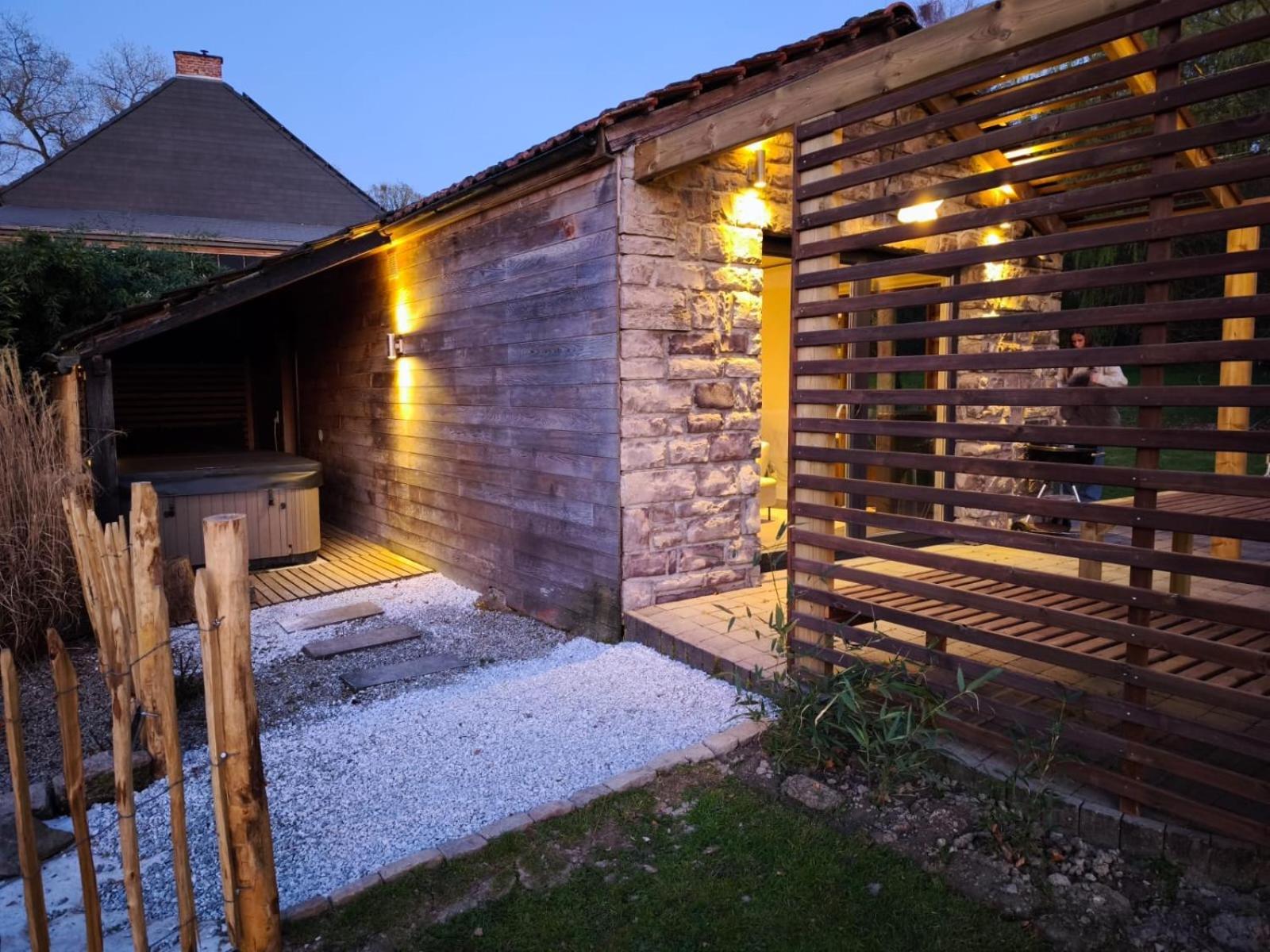 Out & Lodge Les Spirous Les Geronsarts Экстерьер фото